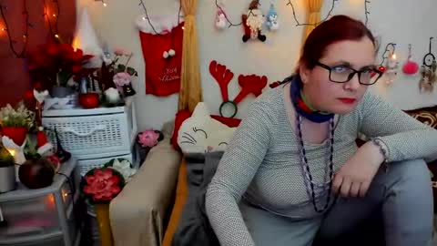 Snapshot of dyannelovee chatting on December 28, 10:23 pm Dyanne online show from December 28, 10:23 pm