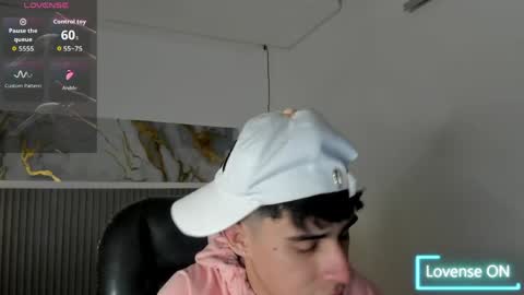 dyla_n18_ online show from April 24, 9:06 pm