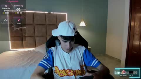 dyla_n18_ online show from May 21, 9:00 pm