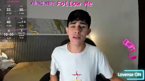 dyla_n18_ online show from June 19, 7:06 pm
