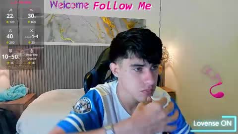 dyla_n18_ online show from July 26, 9:32 pm