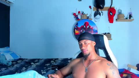 Snapshot of dylan_jake1 chatting on April 18, 1:42 am Dylan online show from April 18, 1:42 am