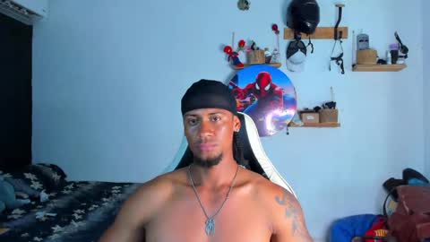 Snapshot of dylan_jake1 chatting on April 21, 12:45 am Dylan online show from April 21, 12:45 am