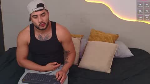 Bryan model independient online show from June 1, 8:43 pm