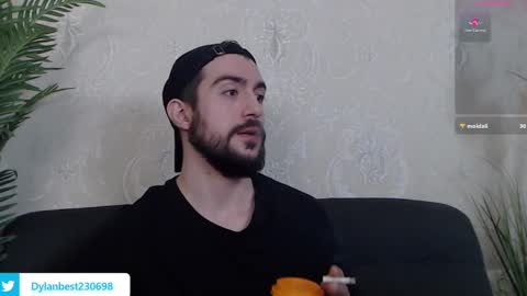 Snapshot of dylan_starxx chatting on December 10, 9:44 am Dylan online show from December 10, 9:44 am