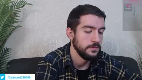 Snapshot of dylan_starxx chatting on December 13, 7:47 am Dylan online show from December 13, 7:47 am