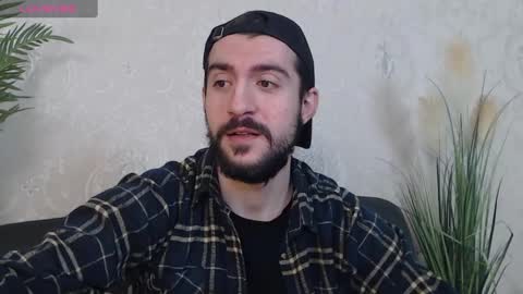 Snapshot of dylan_starxx chatting on December 14, 5:40 am Dylan online show from December 14, 5:40 am