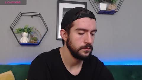 Snapshot of dylan_starxx chatting on December 15, 7:35 am Dylan online show from December 15, 7:35 am