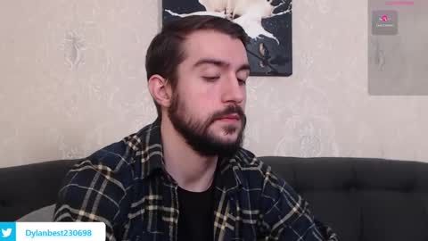 Snapshot of dylan_starxx chatting on December 17, 10:54 pm Dylan online show from December 17, 10:54 pm