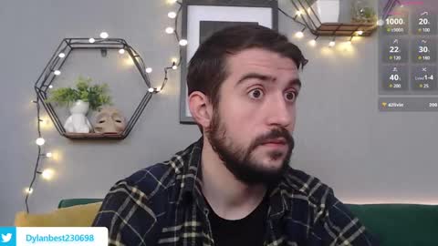 Snapshot of dylan_starxx chatting on December 18, 7:36 am Dylan online show from December 18, 7:36 am