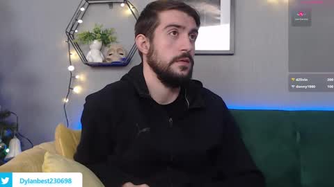 Snapshot of dylan_starxx chatting on December 18, 10:40 am Dylan online show from December 18, 10:40 am