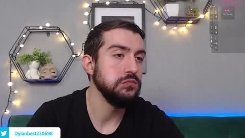 Snapshot of dylan_starxx chatting on December 20, 7:33 am Dylan online show from December 20, 7:33 am