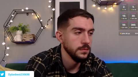 Snapshot of dylan_starxx chatting on December 27, 3:53 am Dylan online show from December 27, 3:53 am