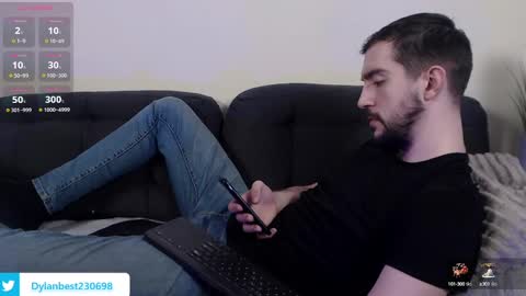 Snapshot of dylan_starxx chatting on February 22, 12:38 am Dylan online show from February 22, 12:38 am