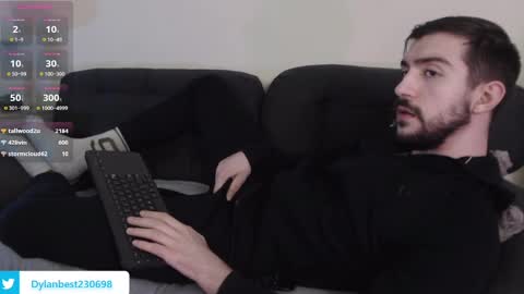 Snapshot of dylan_starxx chatting on February 27, 8:06 am Dylan online show from February 27, 8:06 am