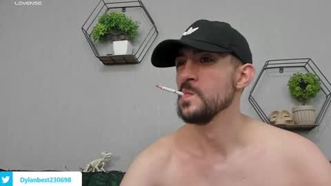 Snapshot of dylan_starxx chatting on October 18, 3:31 am Dylan online show from October 18, 3:31 am