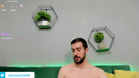 Snapshot of dylan_starxx chatting on November 9, 6:39 pm Dylan online show from November 9, 6:39 pm