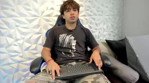 Dylan online show from October 4, 1:42 pm