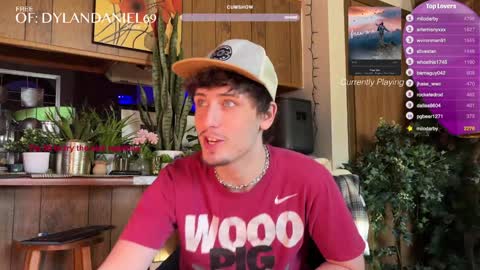 Snapshot of dylandaniel69 chatting on December 2, 8:33 pm Dylan Daniel 7.8 online show from December 2, 8:33 pm