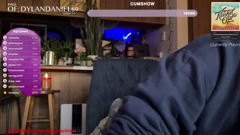 Snapshot of dylandaniel69 chatting on December 3, 1:32 pm Dylan Daniel 7.8 online show from December 3, 1:32 pm