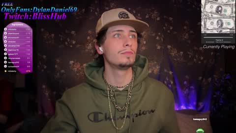 Snapshot of dylandaniel69 chatting on December 11, 7:42 am Dylan Daniel 7.8 online show from December 11, 7:42 am