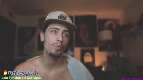 Snapshot of dylandaniel69 chatting on February 21, 6:29 am Dylan Daniel 7.8 online show from February 21, 6:29 am