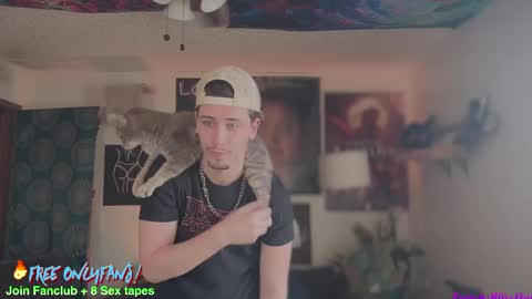 Snapshot of dylandaniel69 chatting on February 25, 4:53 pm Dylan Daniel 7.8 online show from February 25, 4:53 pm