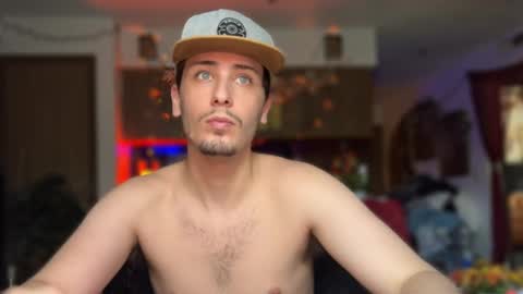 Snapshot of dylandaniel69 chatting on October 17, 10:01 pm Dylan Daniel 7.8 online show from October 17, 10:01 pm