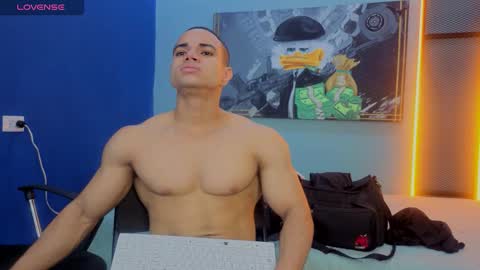 Snapshot of dylanguss chatting on October 22, 11:54 am dylanguss online show from October 22, 11:54 am