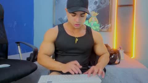 Snapshot of dylanguss chatting on November 20, 11:43 am dylanguss online show from November 20, 11:43 am