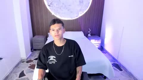 dylanroyce_ online show from March 8, 12:42 pm