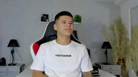 dylanroyce_ online show from June 5, 1:50 pm