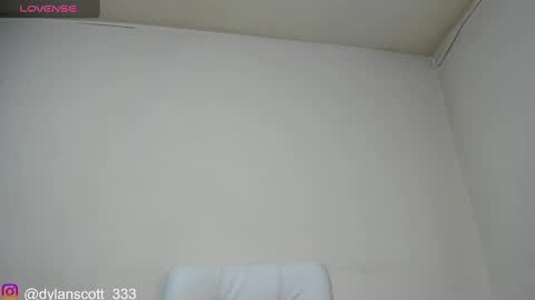 dylanscott_106 online show from December 31, 9:39 pm