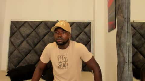 Dylan Taylor online show from November 4, 2:10 am