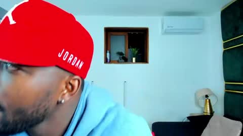 Snapshot of dylantaylor_1 chatting on June 19, 12:09 pm Dylan Taylor online show from June 19, 12:09 pm