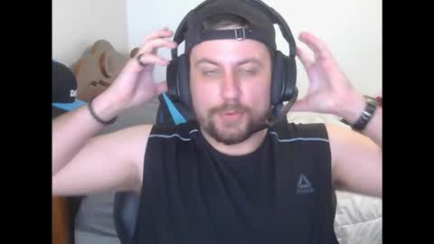 dylboi47 online show from October 13, 8:20 pm