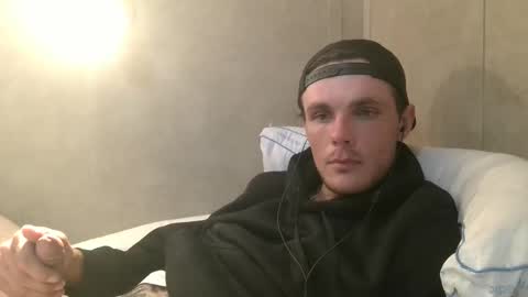 Snapshot of dylp400 chatting on February 3, 10:47 am dylp400 online show from February 3, 10:47 am