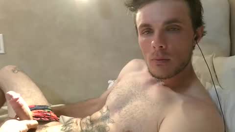 Snapshot of dylp400 chatting on February 13, 6:41 am dylp400 online show from February 13, 6:41 am