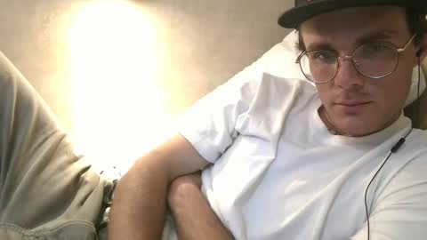 Snapshot of dylp400 chatting on March 2, 11:50 am dylp400 online show from March 2, 11:50 am