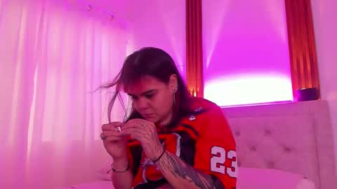 DYNNA  online show from December 2, 5:30 pm