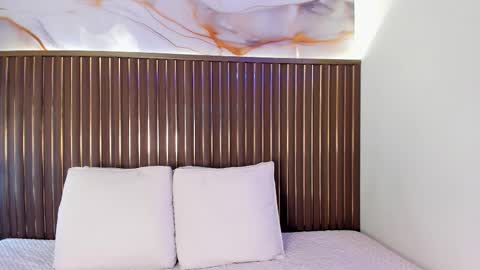 Call me Sofia online show from March 13, 8:15 pm