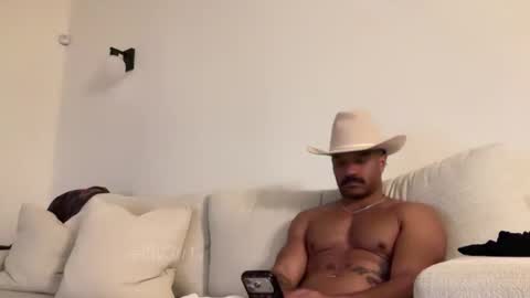 Snapshot of e13ven11 chatting on November 24, 4:23 am Formally known as Virus of Life online show from November 24, 4:23 am