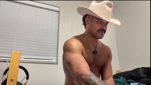 Snapshot of e13ven11 chatting on December 4, 2:21 am Formally known as Virus of Life online show from December 4, 2:21 am