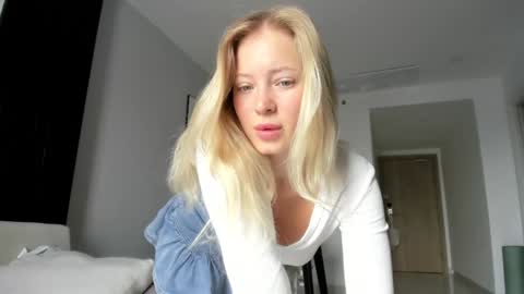 Snapshot of e___lisa chatting on February 8, 2:47 am fansly - yourbestbaby online show from February 8, 2:47 am