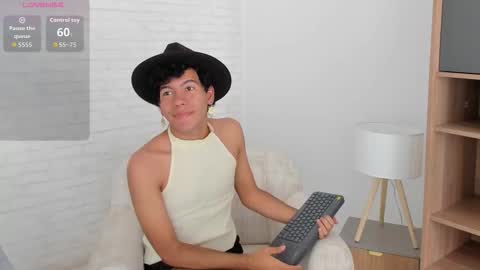 Snapshot of e_r_o_s_ chatting on September 28, 7:52 pm John online show from September 28, 7:52 pm