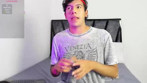 Snapshot of e_r_o_s_ chatting on January 10, 8:32 pm John online show from January 10, 8:32 pm