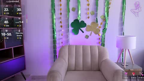 Snapshot of e_r_o_s_ chatting on March 22, 8:01 pm John online show from March 22, 8:01 pm