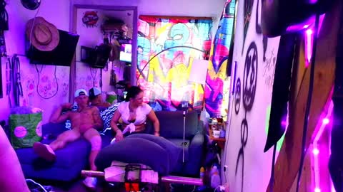 Snapshot of eandj8786 chatting on January 6, 9:11 pm Kryztal Klear Jaxx online show from January 6, 9:11 pm