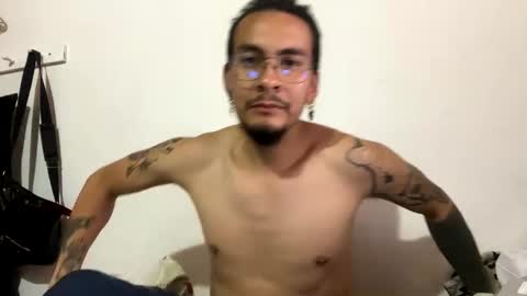 eaquintero629 online show from January 12, 10:22 pm