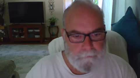 Snapshot of earl52 chatting on June 4, 1:06 pm earl52 online show from June 4, 1:06 pm